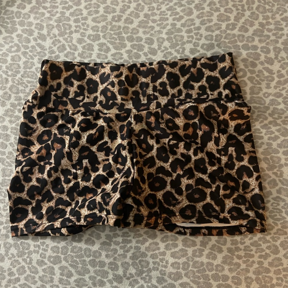 Leopard stretch shorts